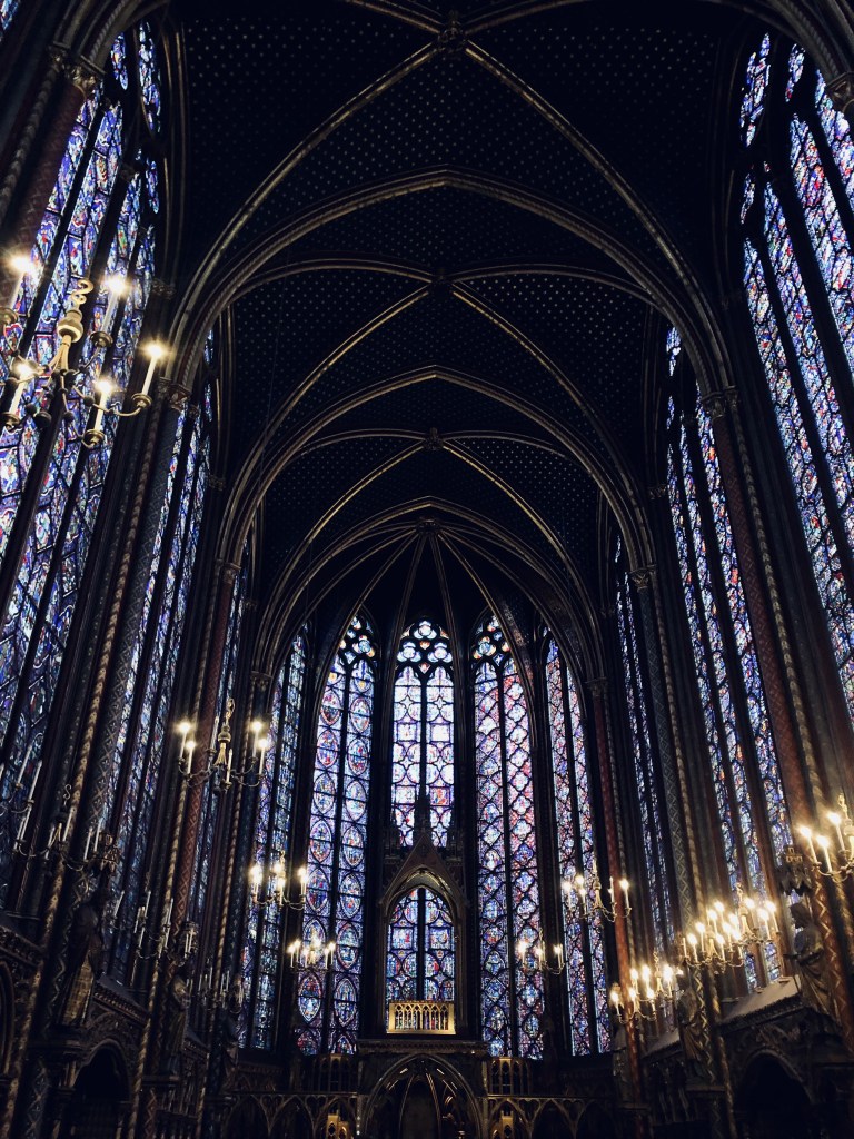Fotografia dell'interno della saint chapelle