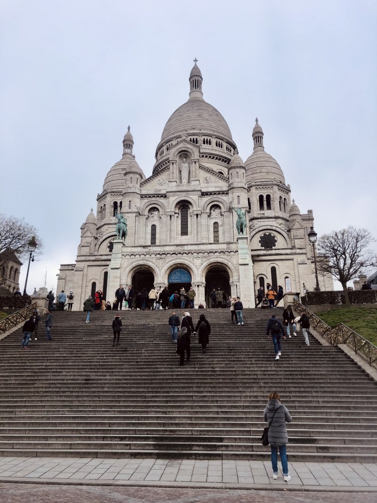 Fotografia della cattedrale del sacro cuore a parigi
