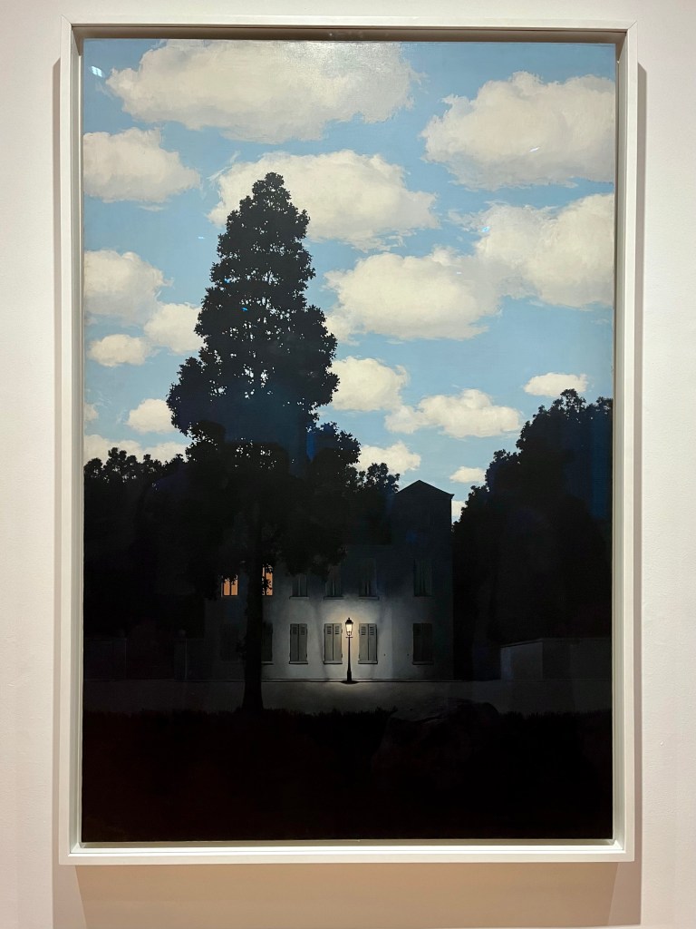 Fotografia a un dipinto di magritte alla fondazione di Peggy Guggenheim a venezia