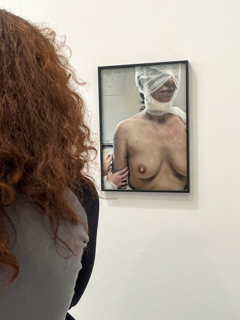 Fotografia di opere alla biennale di venezia 2022