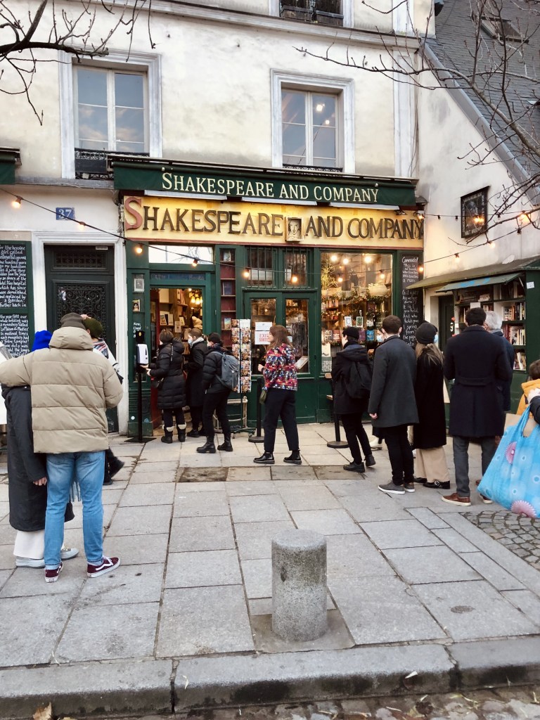 Fotografia del negozio di libri shakespeare&co a parigi