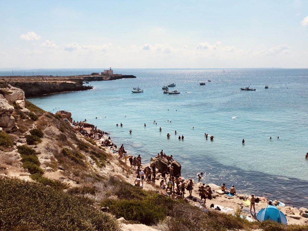 Fotografia della spiaggia di favignana