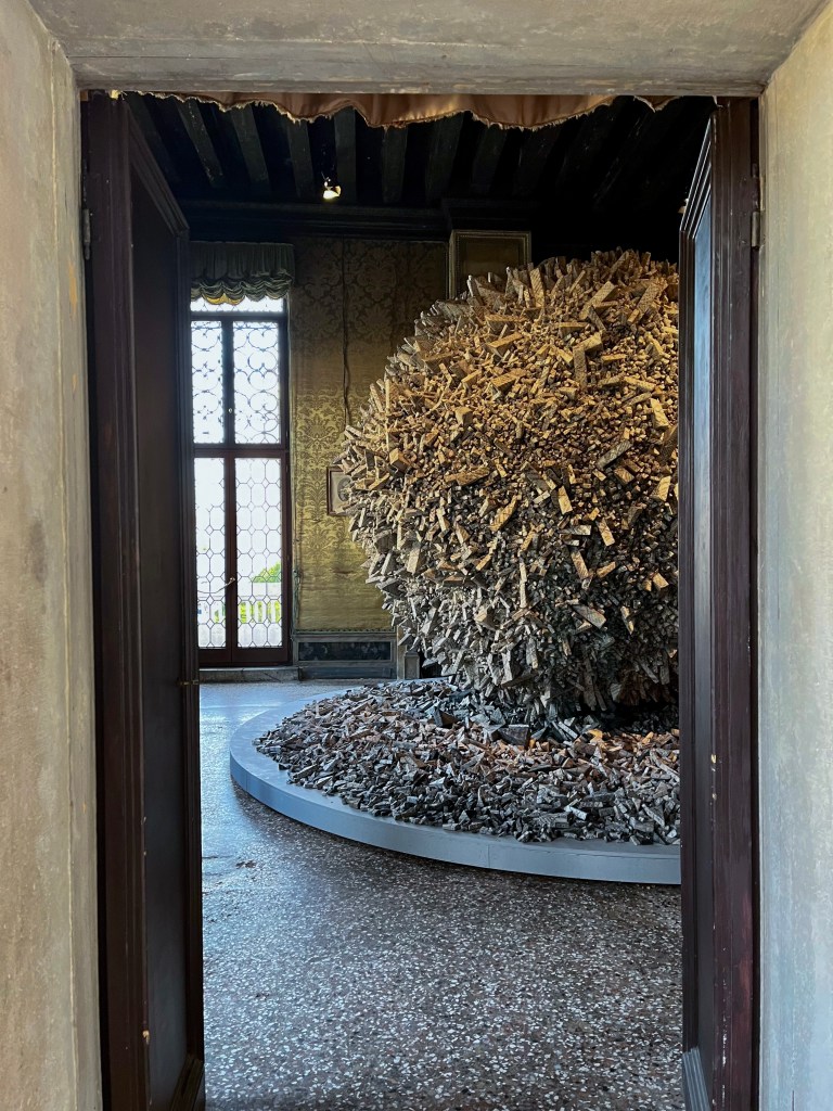 Foto di opere di Chun Kwang Young