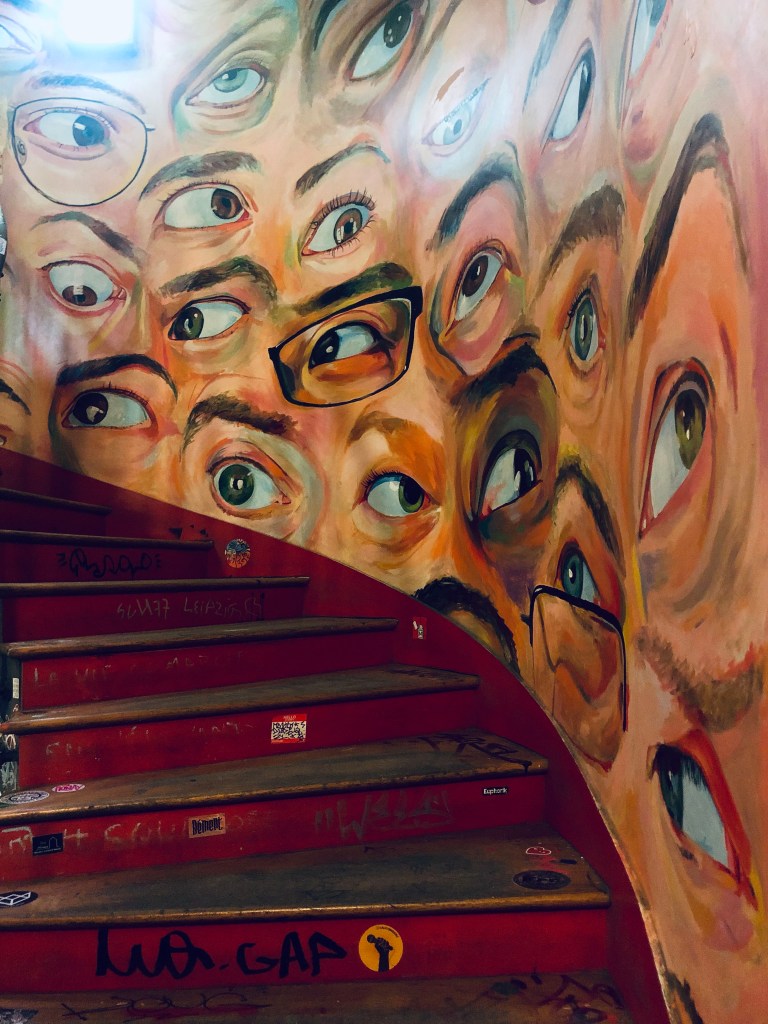 Fotografia di opere alla casa degli artisti a parigi in rue de turbigo 57