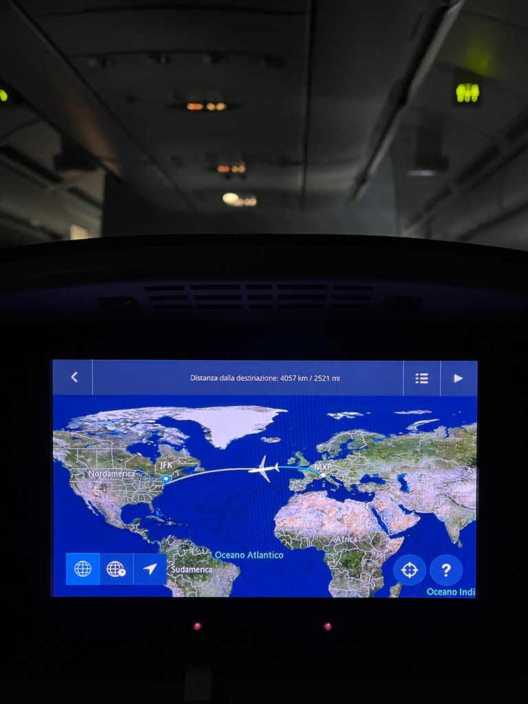 Immagini della rotta dell'aeroplano in volo