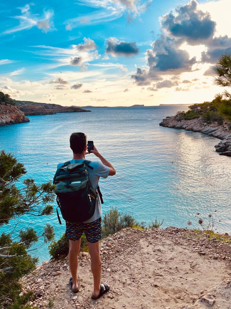 Fotografia di una spiaggia a Ibiza