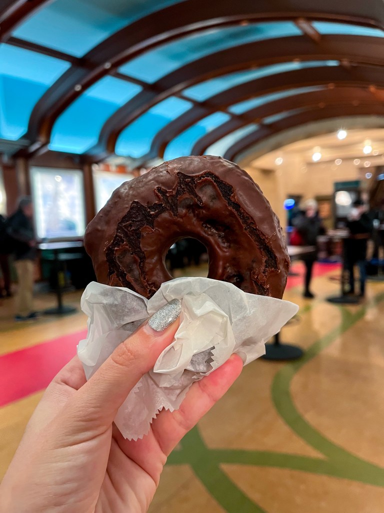 Donuts al triplo cioccolato della Magnolia Bakery nella stazione Grand Central a New York America