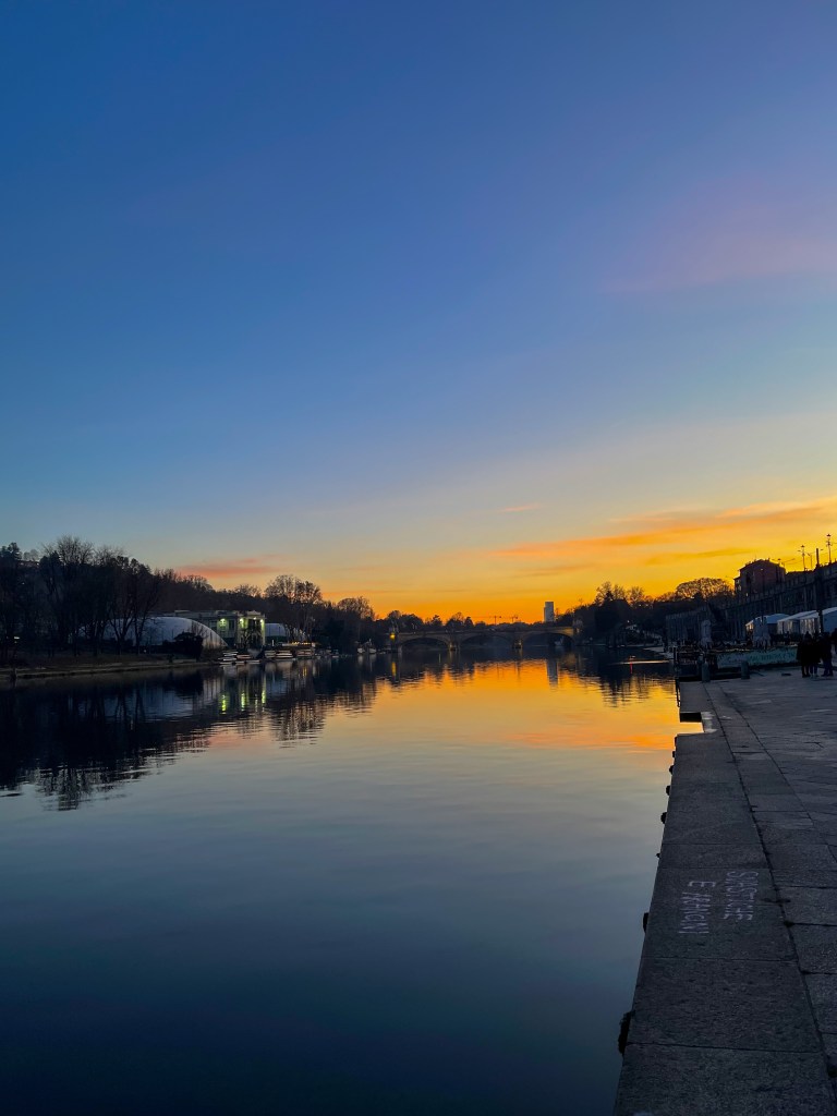 Fotografia del tramonto ripreso dai Murazzi a Torino