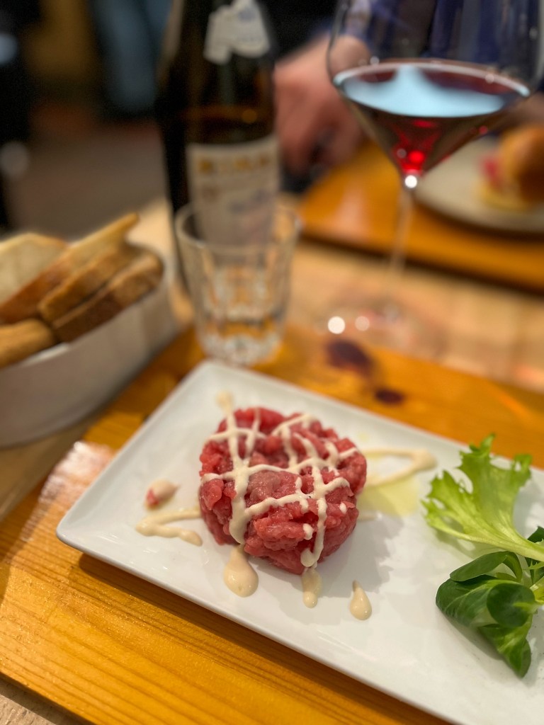 Fotografia di cibo dell'enoteca Rossorubino di Torino con tartare