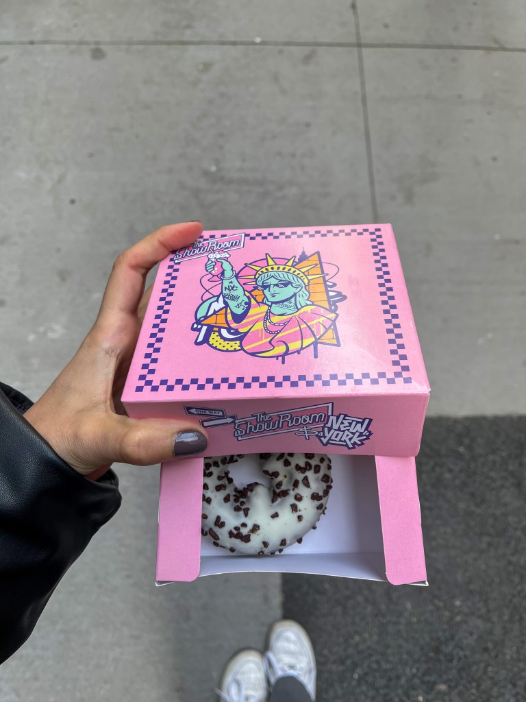 Donuts di The Showroom Bakehouse di New York, Stati Uniti. donuts all'oreo